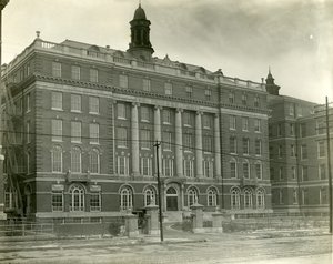 1910年に市立病院の本館